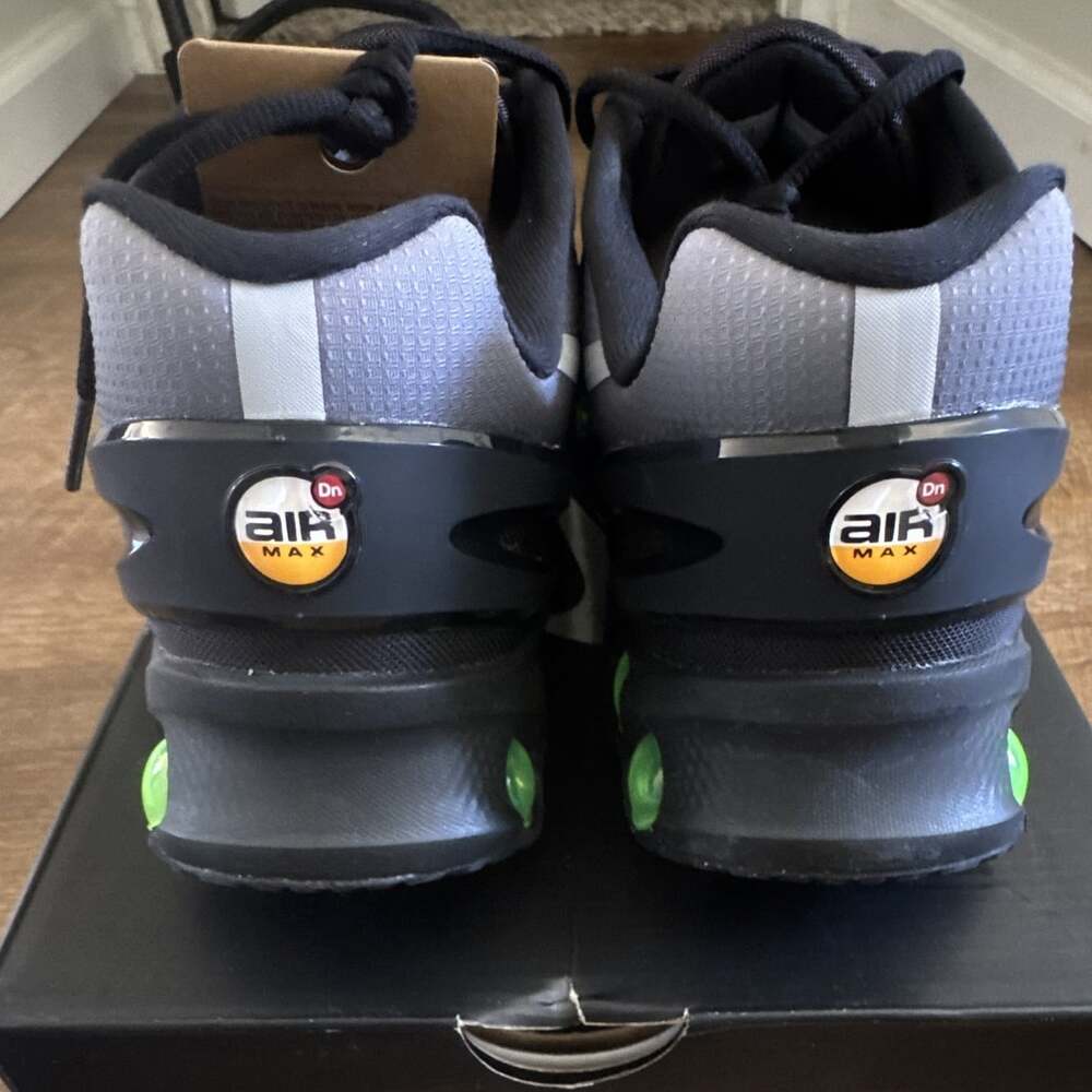 Nike Air Max DN8 Black/Volt/Light Smoke Grey | Men’s 8.5 Running Athletic Shoe - Picture 5 of 8